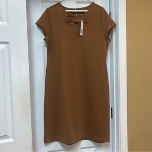 Beautiful Dress, Size L
Color: Gilded Vicuña Darn Tan